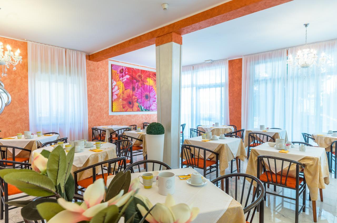 Hotel Romantik Ліньяно-Сабб'ядоро Екстер'єр фото